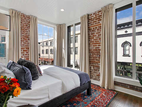 6BR Savannah Condo Combo, Walk to Nightlife photo 31