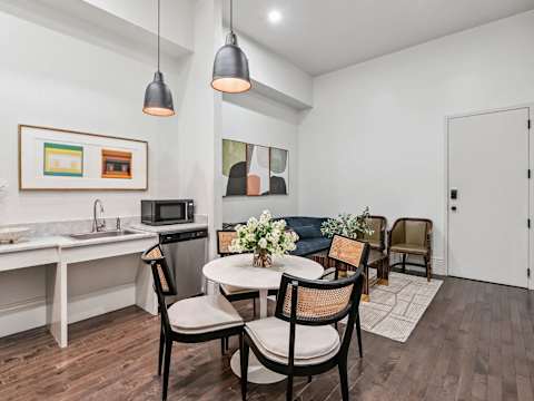 Bright CBD Condo | Near the French Quarter photo 7