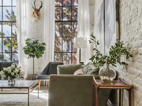 Space & Luxury in CBD, Steps To FQ photo 8