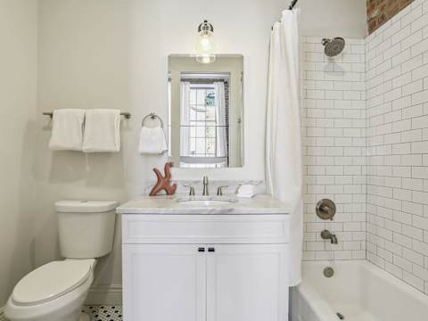 Chic Renovated Condo Suite, Near French Quarter photo 24