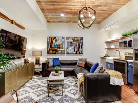 Historic Downtown Building Buyout, Nightlife photo 3