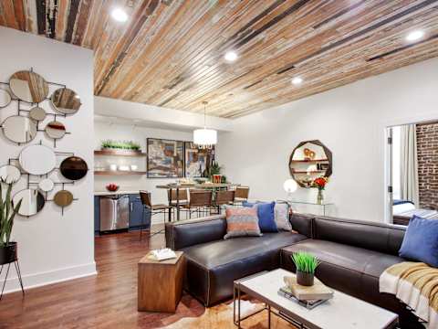 Historic Downtown Building Buyout, Nightlife photo 39