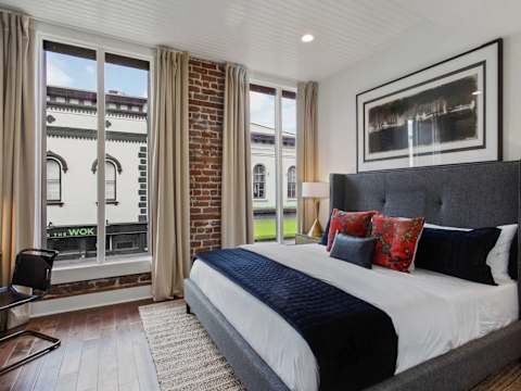 Historic Downtown Building Buyout, Nightlife photo 75