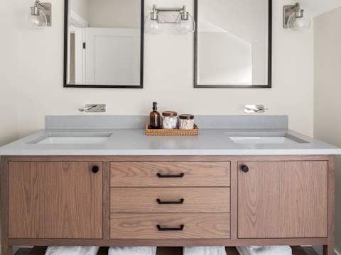 5BR Luxury Townhome | Stowe | More Units Available photo 14