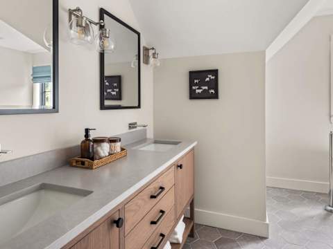 5BR Luxury Townhome | Stowe | More Units Available photo 13