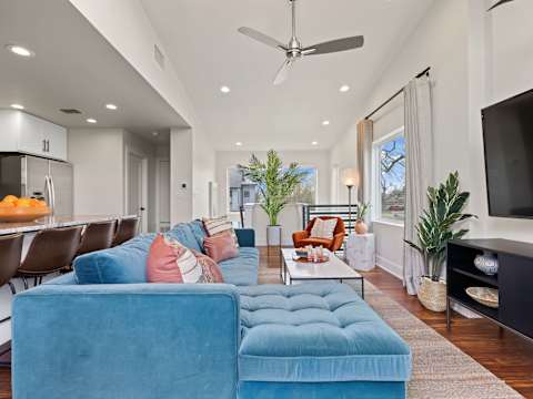 Luxe 4BR Austin Home | Balcony & Private Deck photo 5