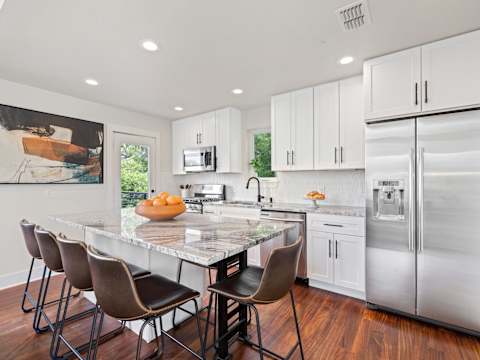 Luxe 4BR Austin Home | Balcony & Private Deck photo 9