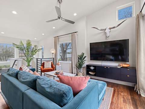 Luxe 4BR Austin Home | Balcony & Private Deck photo 7