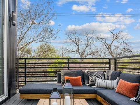 Luxe 4BR Austin Home | Balcony & Private Deck photo 31