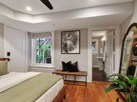 2 Connected Historic Condos | Downtown Savannah photo 10