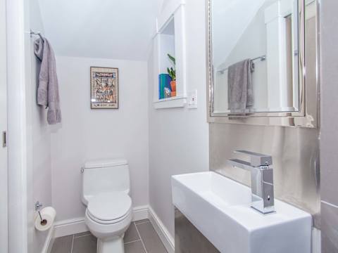 Cozy 2BR Fort Hill Apartment | Near the T photo 12