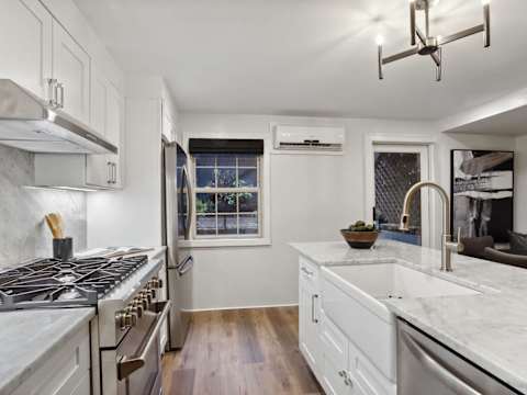 Preserved 1800s 3BR Home, Downtown Savannah photo 10