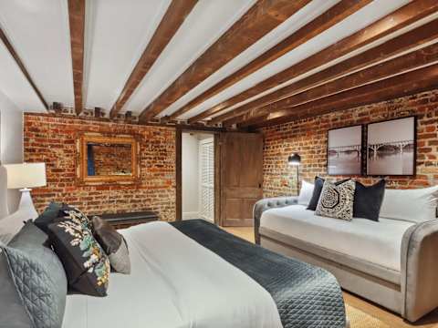 Preserved 1800s 3BR Home, Downtown Savannah photo 14