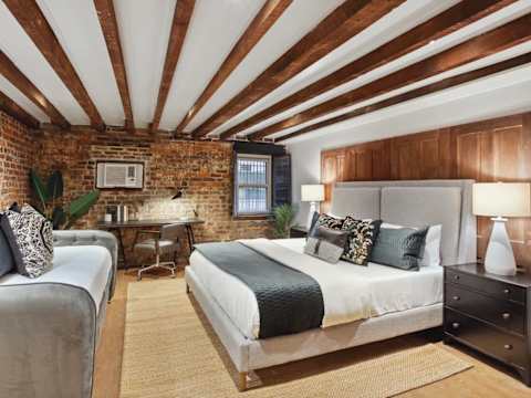 Preserved 1800s 3BR Home, Downtown Savannah photo 15