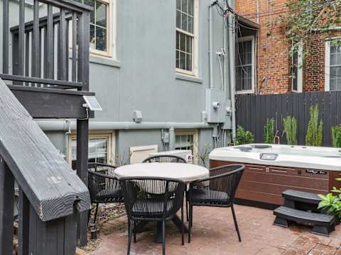 Preserved 1800s 3BR Home, Downtown Savannah photo 24