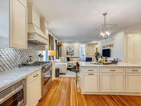 Grand 10BR Jamaica Plain | Dual Floor Combo photo 10