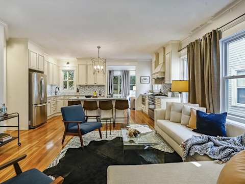 Grand 10BR Jamaica Plain | Dual Floor Combo photo 7