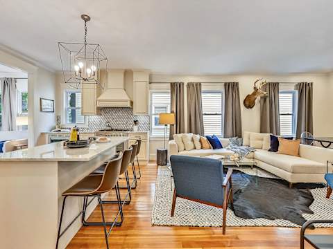 Grand 10BR Jamaica Plain | Dual Floor Combo photo 6