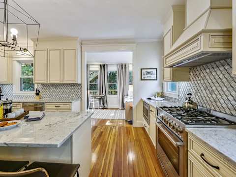 Grand 10BR Jamaica Plain | Dual Floor Combo photo 9