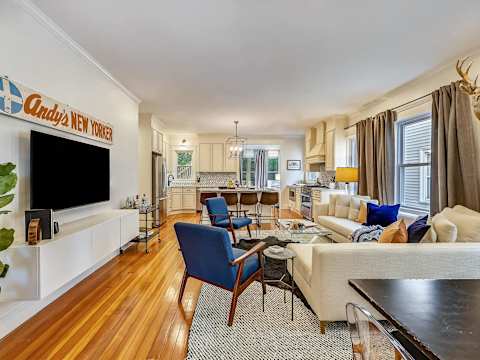 Grand 10BR Jamaica Plain | Dual Floor Combo photo 8