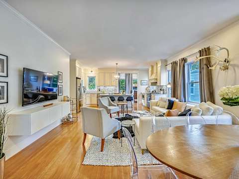 Grand 10BR Jamaica Plain | Dual Floor Combo photo 37