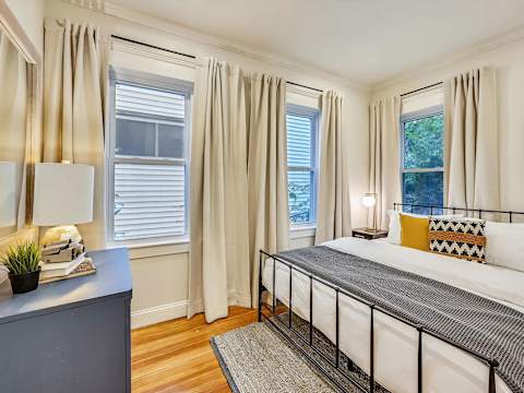 15BR Boston Entire Building | 3 Living Spaces photo 22