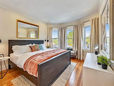 15BR Boston Entire Building | 3 Living Spaces photo 39