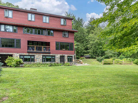 Spacious 5BR Stowe Resort | Forest & River Views photo 40