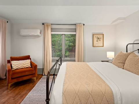 4BR Vermont Condo | Stowe Mountain & River Access photo 6