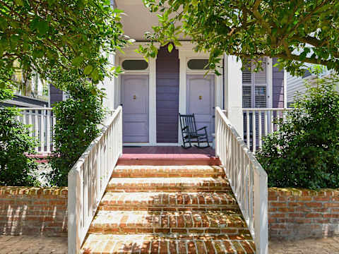 5 Bedroom Designer Home on Magazine, Pool & Spa photo 25
