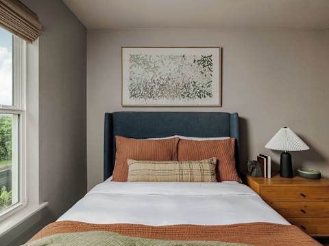 Rare 5BR East Austin Home | Shared Pool & DT Drive photo 2