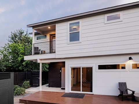Rare 5BR East Austin Home | Shared Pool & DT Drive photo 7