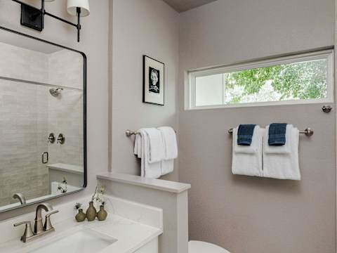 5BR East Austin Home | Shared Pool & Game Room photo 8