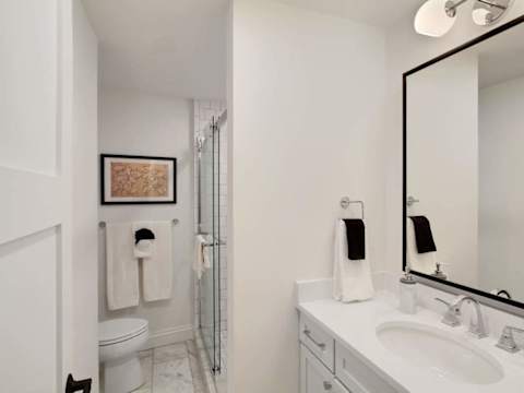 Luxe 8BR CBD Duplex, Private Courtyard photo 27