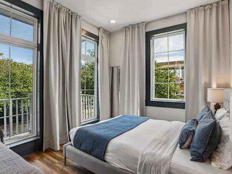 14BR Downtown Combo & Shared Seasonal Pool photo 7