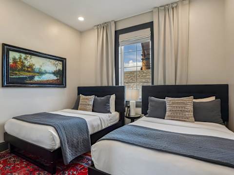 14BR Downtown Combo & Shared Seasonal Pool photo 17