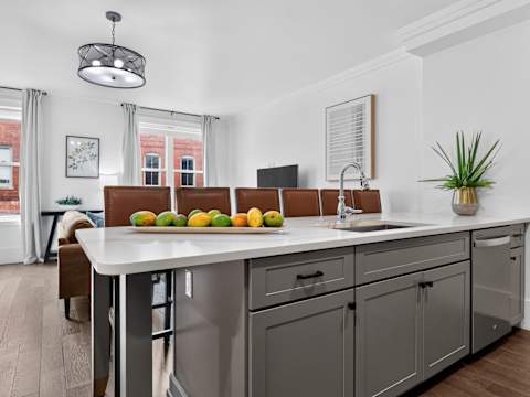 Contemporary Condo, Downtown Savannah photo 10