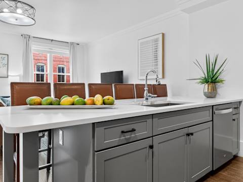 Contemporary Condo, Downtown Savannah photo 11