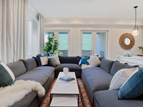 Luxe, Sunlit Home, Heated Pool & Near CBD photo 3