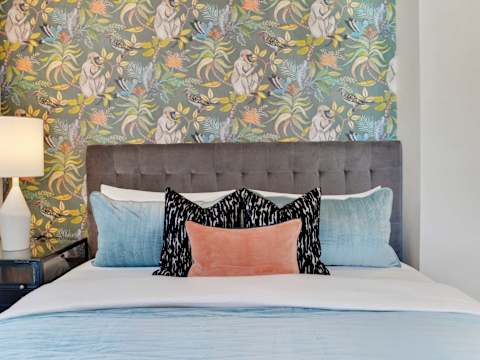 Luxe, Sunlit Home, Heated Pool & Near CBD photo 5