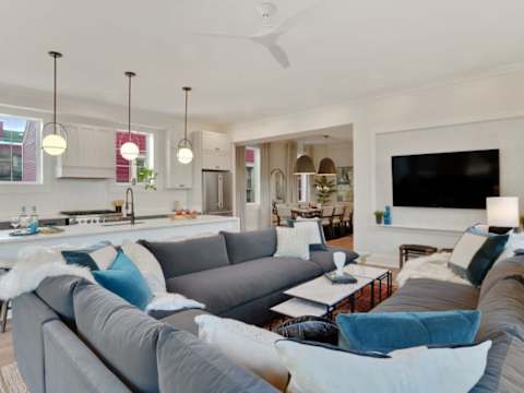 Luxe, Sunlit Home, Heated Pool & Near CBD photo 8