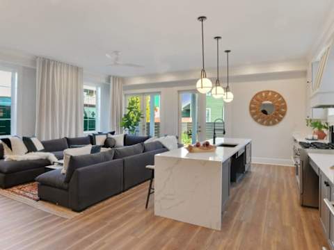 Luxe, Sunlit Home, Heated Pool & Near CBD photo 7