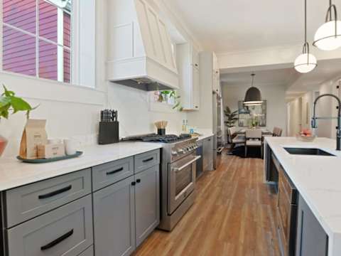 Luxe, Sunlit Home, Heated Pool & Near CBD photo 10