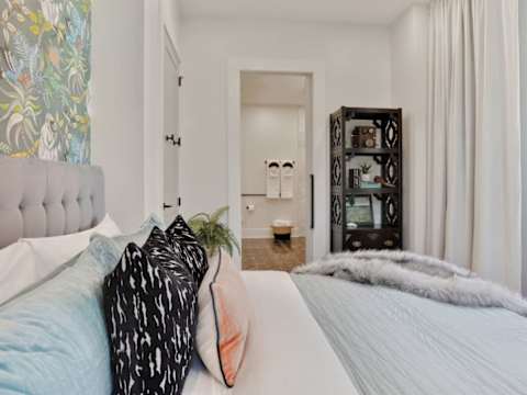 Luxe, Sunlit Home, Heated Pool & Near CBD photo 16
