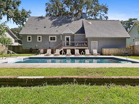 4BR Savannah Retreat, Heated Pool, Grill & Garden photo 1
