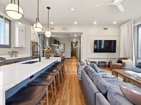Modern 5BR Home | Heated Pool Near CBD photo 12