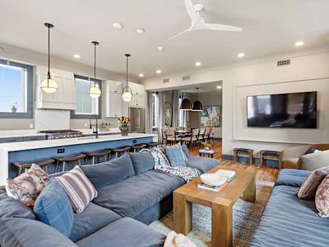 Modern 5BR Home | Heated Pool Near CBD photo 11