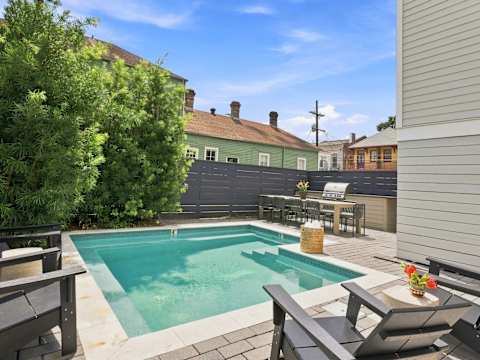 Modern 5BR Home | Heated Pool Near CBD photo 14