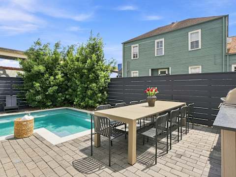 Modern 5BR Home | Heated Pool Near CBD photo 15