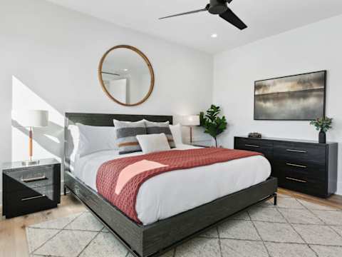 Expansive Luxury Duplex with Shared Pool photo 10